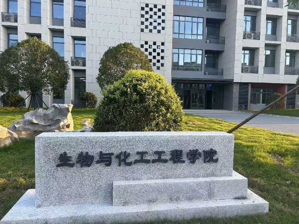 武定县扬州职业大学体育场高杆灯项目